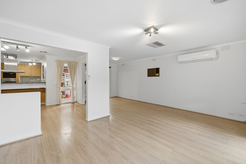 Photo - 42 Mowbray Drive, Wantirna South VIC 3152 - Image 2