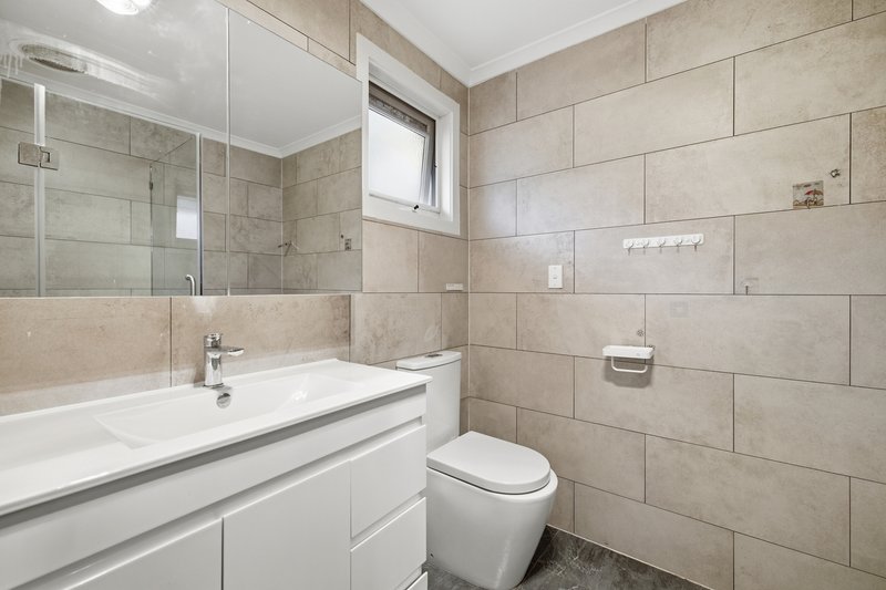 Photo - 42 Mowbray Drive, Wantirna South VIC 3152 - Image 5