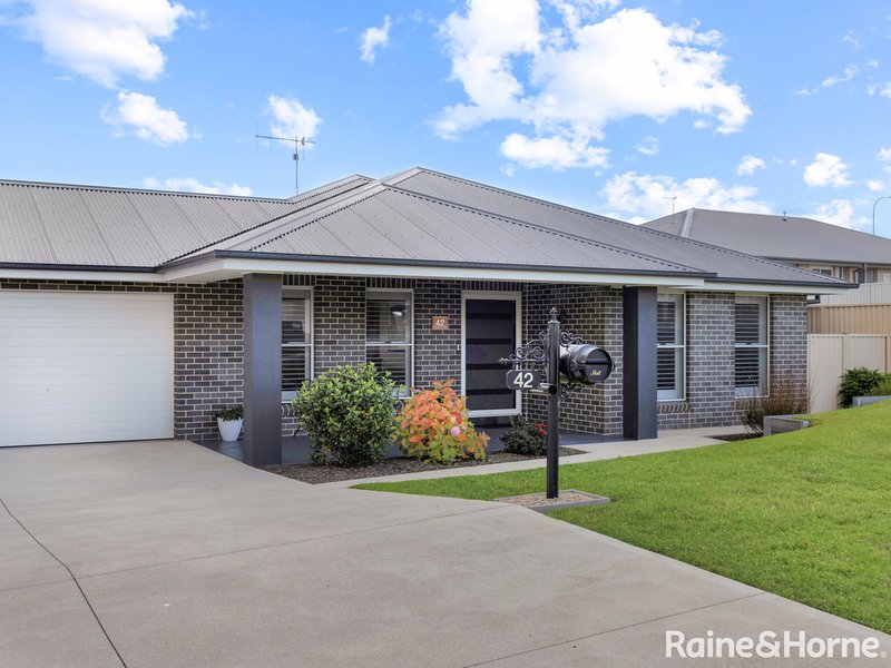 42 Newlands Crescent, Kelso NSW 2795