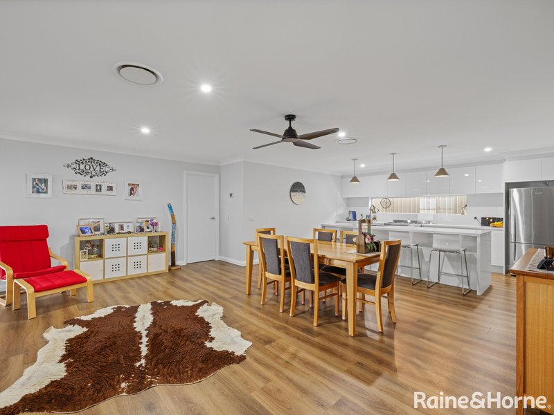 Photo - 42 Newlands Crescent, Kelso NSW 2795 - Image 2