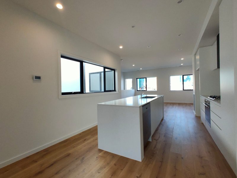 Photo - 42 Northcote Circuit, Burwood East VIC 3151 - Image 3