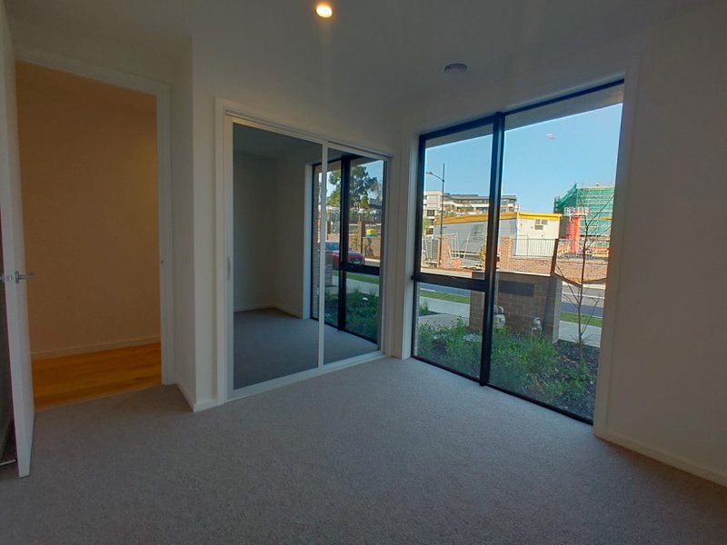 Photo - 42 Northcote Circuit, Burwood East VIC 3151 - Image 4