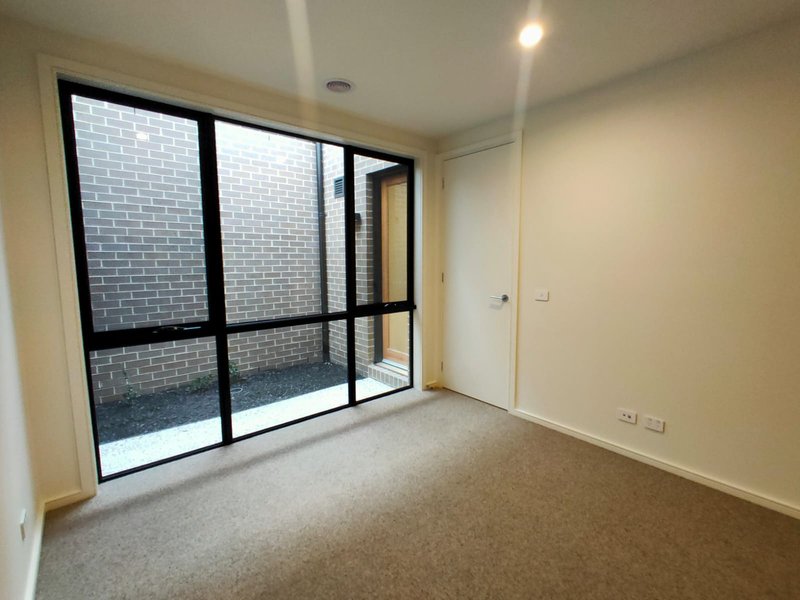 Photo - 42 Northcote Circuit, Burwood East VIC 3151 - Image 6