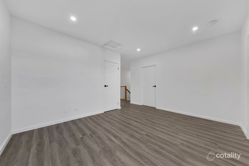Photo - 42 Nubeena Crescent, Donnybrook VIC 3064 - Image 6