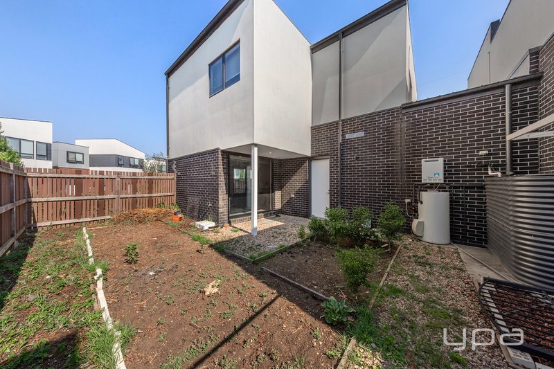 Photo - 42 Oakden Crescent, St Albans VIC 3021 - Image 16