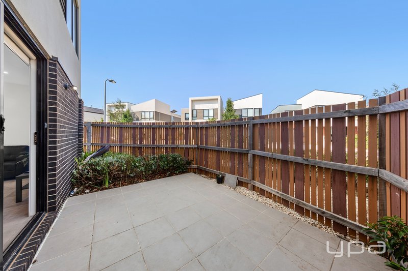 Photo - 42 Oakden Crescent, St Albans VIC 3021 - Image 18