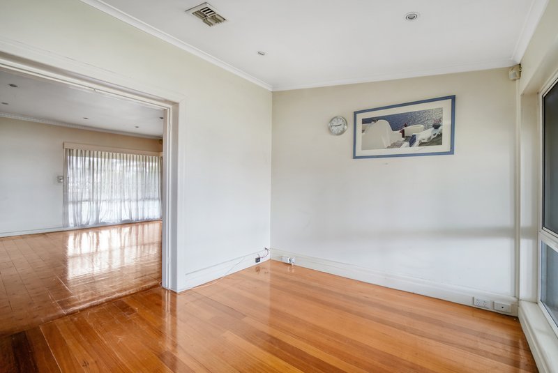 Photo - 42 Oakhill Avenue, Reservoir VIC 3073 - Image 6