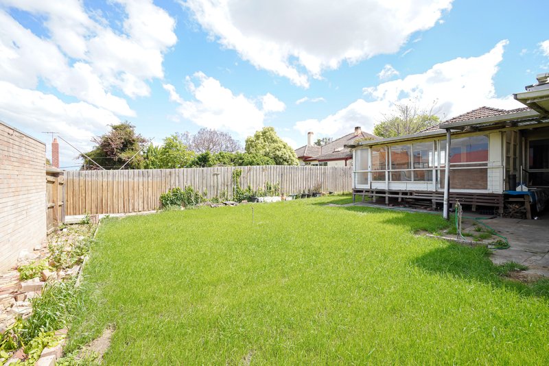 Photo - 42 Oakhill Avenue, Reservoir VIC 3073 - Image 11