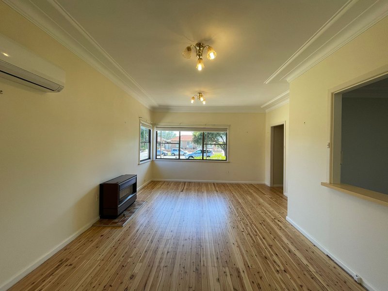 Photo - 42 Ogilvy Street, Peakhurst NSW 2210 - Image 3