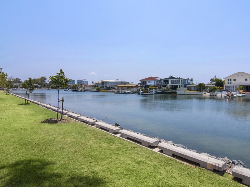 Photo - 4/2 Oleander Avenue, Biggera Waters QLD 4216 - Image 12