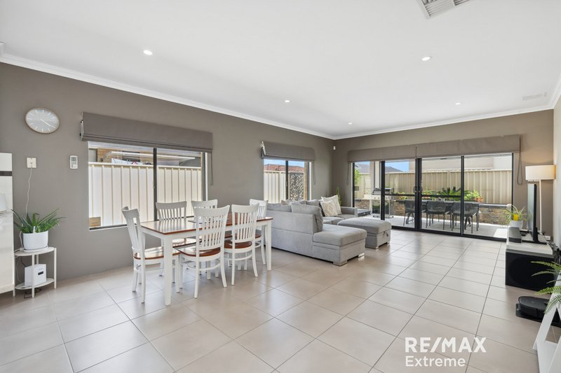 Photo - 42 Olivedale Road, Madeley WA 6065 - Image 9