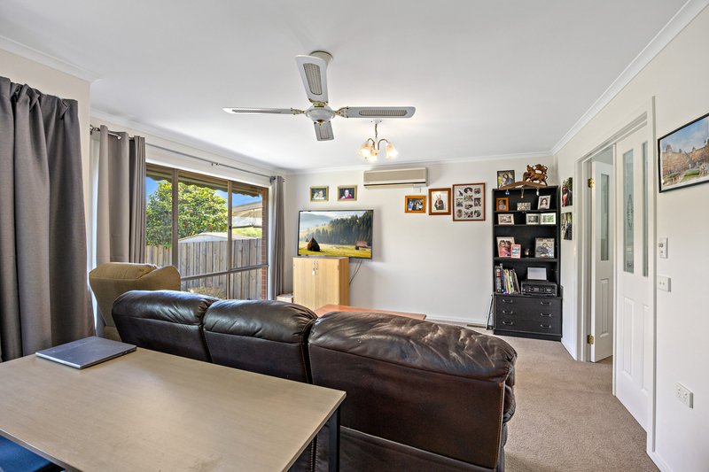 Photo - 42 Otterington Way, Lilydale VIC 3140 - Image 3