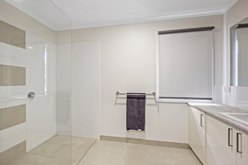 Photo - 42 Otterington Way, Lilydale VIC 3140 - Image 5