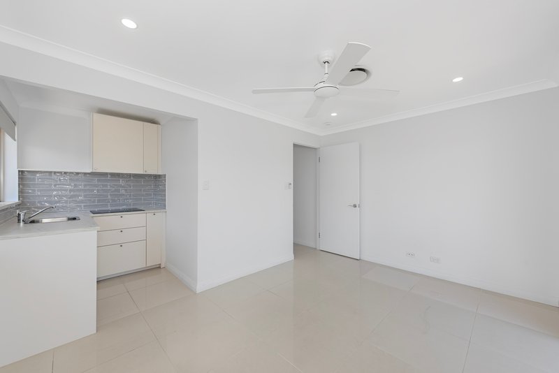 Photo - 42 Oxley Drive, Paradise Point QLD 4216 - Image 3