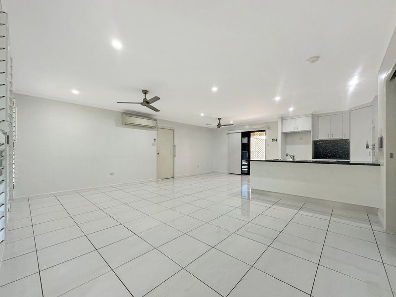 Photo - 42 Pacific Avenue, Sarina QLD 4737 - Image 3