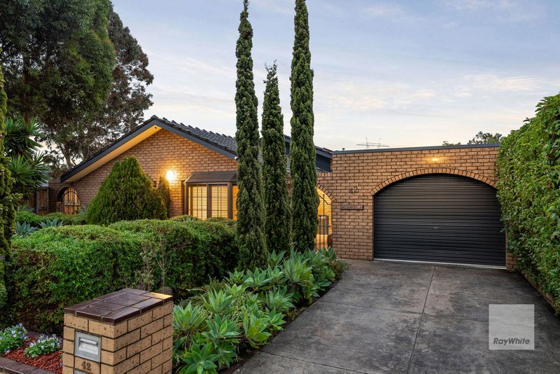 Photo - 42 Pindari Avenue, Taylors Lakes VIC 3038 - Image 2