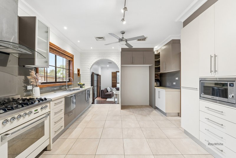 Photo - 42 Pindari Avenue, Taylors Lakes VIC 3038 - Image 7