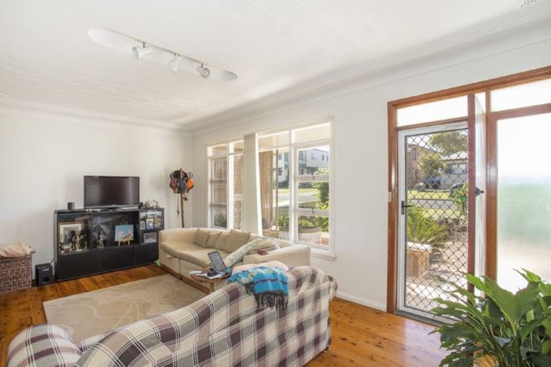 Photo - 42 Powell Avenue, Ulladulla NSW 2539 - Image 3