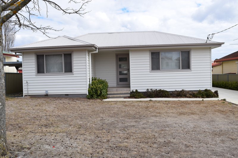 Photo - 42 Prisk Street, Guyra NSW 2365 - Image