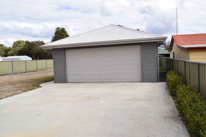 Photo - 42 Prisk Street, Guyra NSW 2365 - Image 2