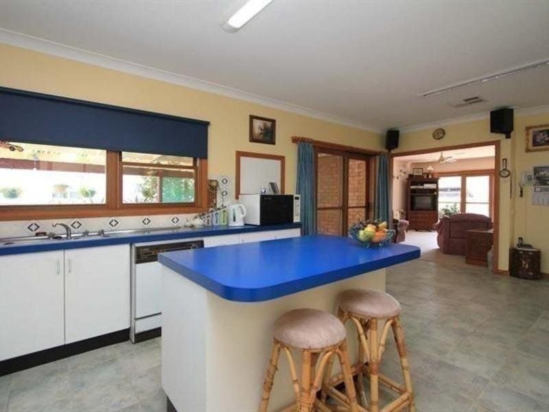 Photo - 42 Queen Elizabeth Drive, Tallangatta VIC 3700 - Image 9