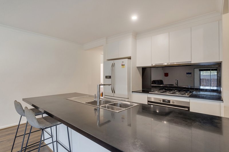 Photo - 42 Riceflower Rise, Wallan VIC 3756 - Image 6