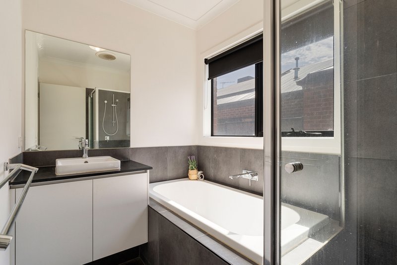 Photo - 42 Riceflower Rise, Wallan VIC 3756 - Image 8