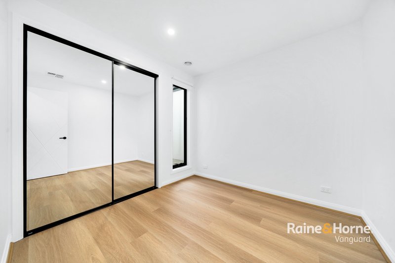Photo - 42 Riceflower Road, Mickleham VIC 3064 - Image 11