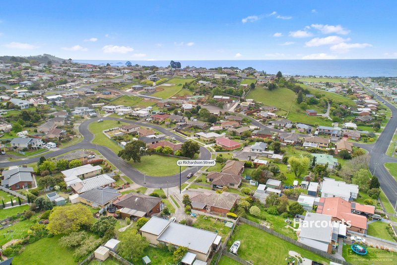 Photo - 42 Richardson Street, West Ulverstone TAS 7315 - Image 10