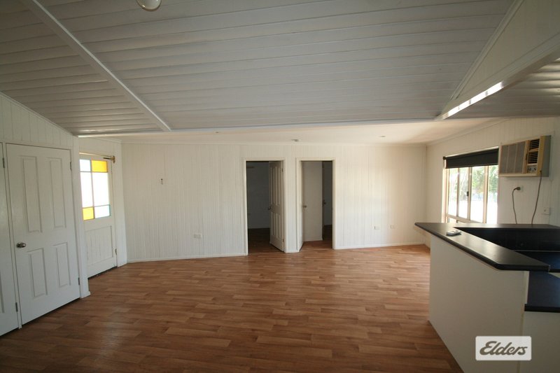 Photo - 42 Riverview Street, Emerald QLD 4720 - Image 6