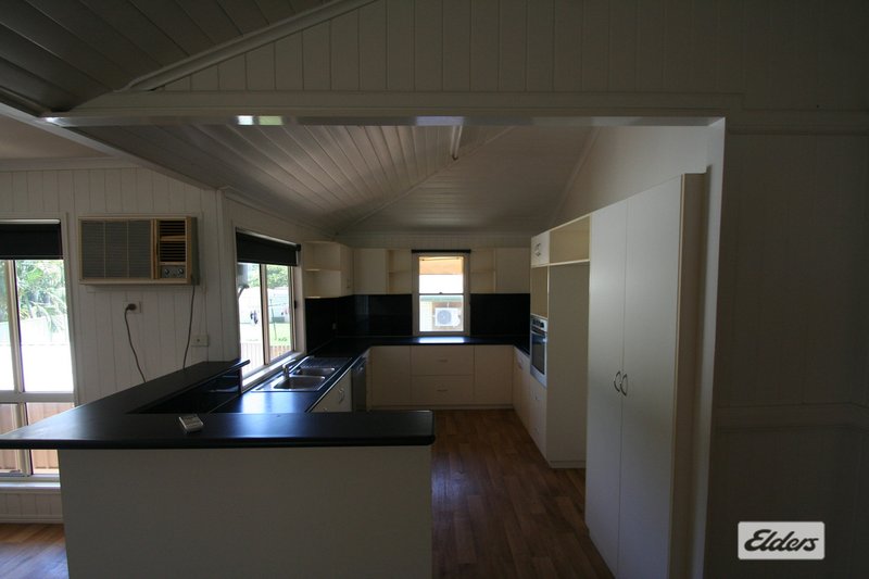 Photo - 42 Riverview Street, Emerald QLD 4720 - Image 8