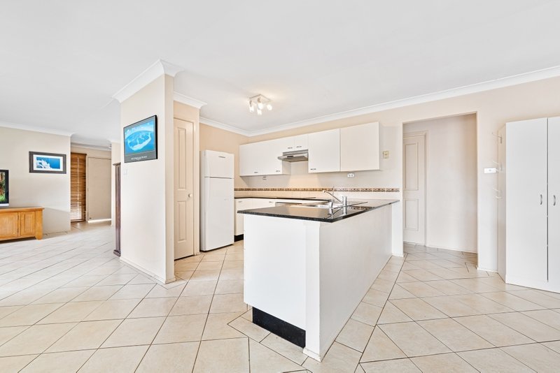 Photo - 42 Robinia Parade, Springfield NSW 2250 - Image 3