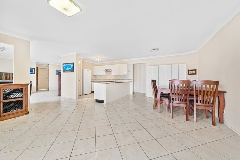 Photo - 42 Robinia Parade, Springfield NSW 2250 - Image 4