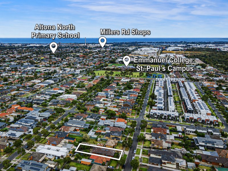 Photo - 42 Rosala Avenue, Altona North VIC 3025 - Image 11