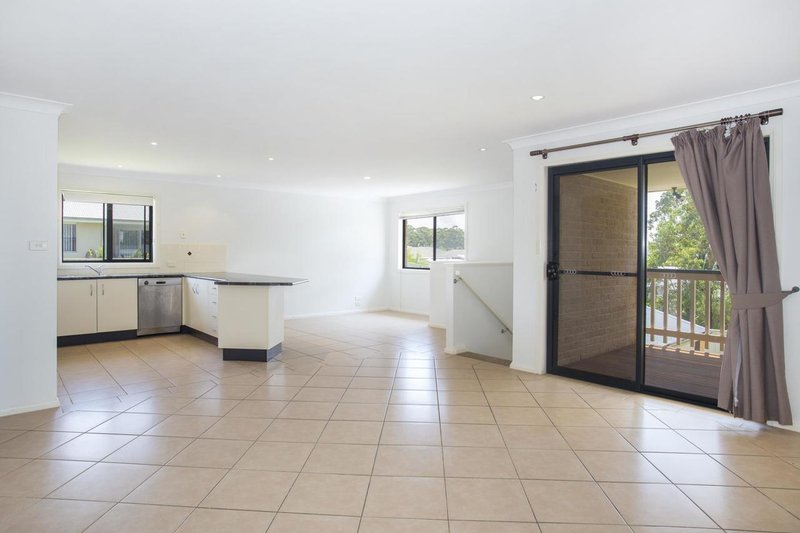 Photo - 42 Royal Mantle Drive, Ulladulla NSW 2539 - Image 5