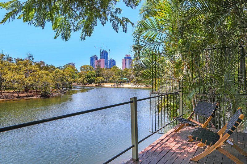 Photo - 42 Savoy Drive, Broadbeach Waters QLD 4218 - Image 3