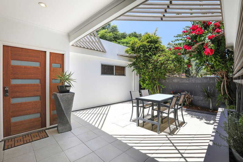 Photo - 42 Savoy Drive, Broadbeach Waters QLD 4218 - Image 7