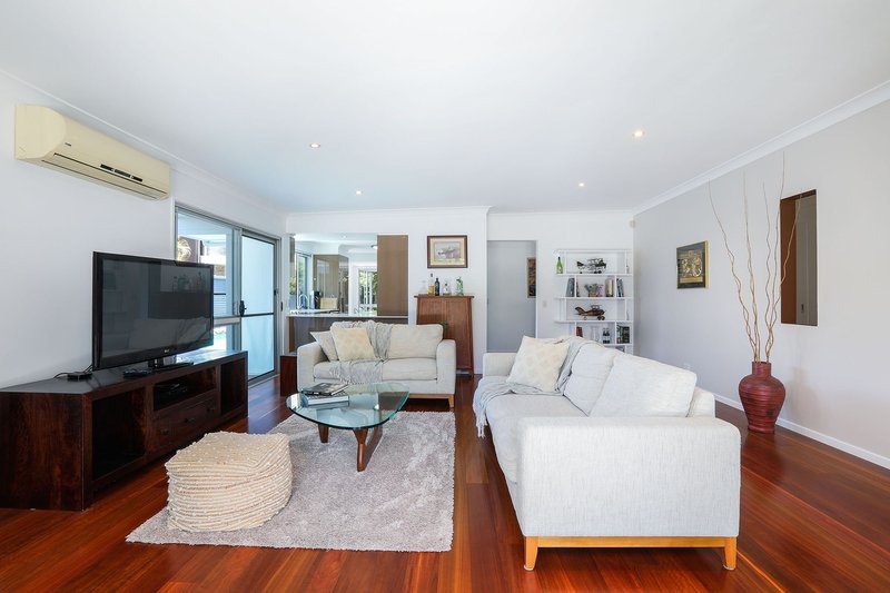 Photo - 42 Savoy Drive, Broadbeach Waters QLD 4218 - Image 9