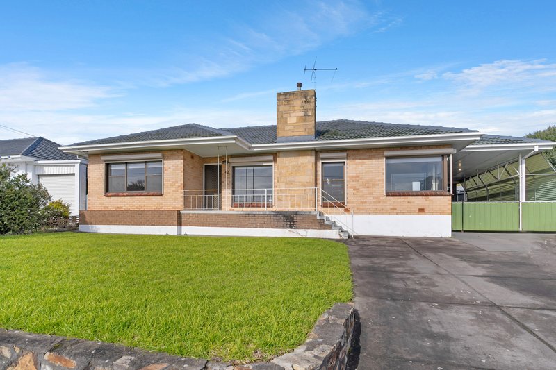 Photo - 42 Seacombe Road, Darlington SA 5047 - Image 3