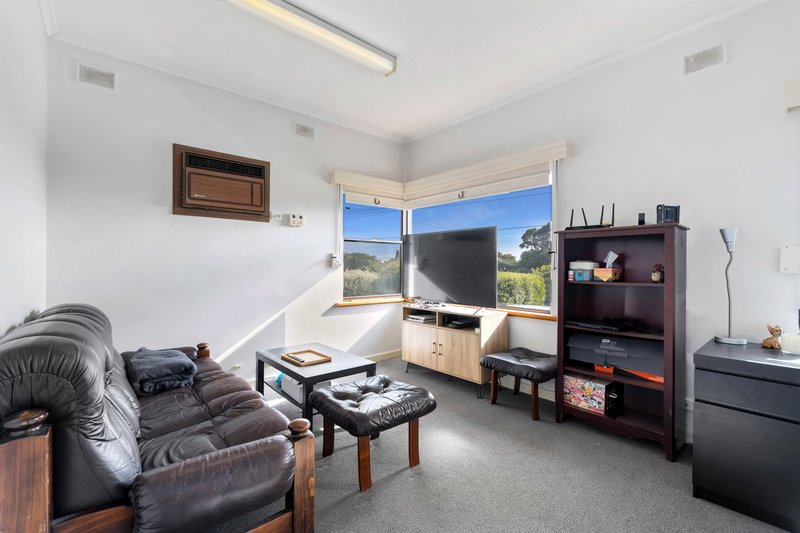 Photo - 42 Seacombe Road, Darlington SA 5047 - Image 6