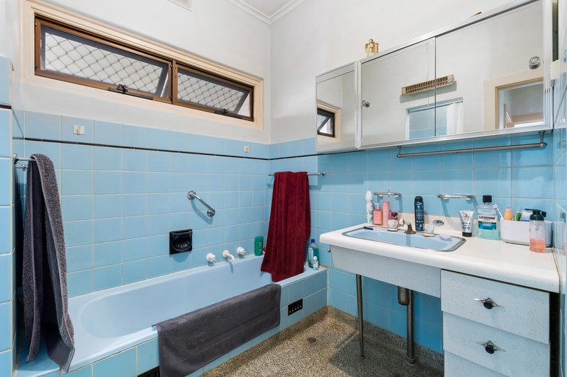 Photo - 42 Seacombe Road, Darlington SA 5047 - Image 17