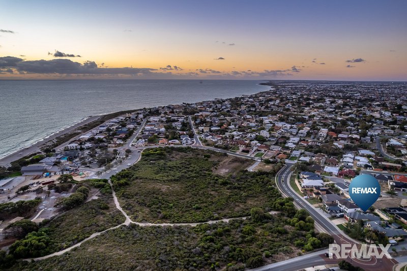 Photo - 42 Seaham Way, Mindarie WA 6030 - Image 2