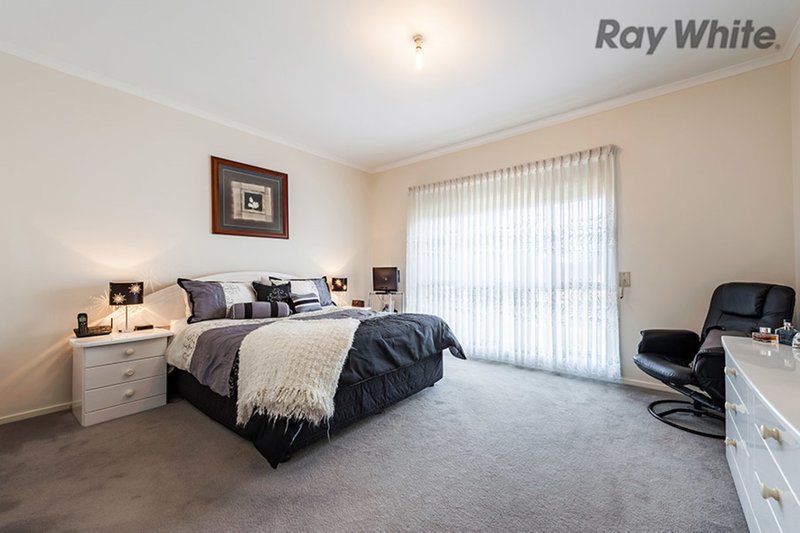 Photo - 42 Shakespeare Drive, Delahey VIC 3037 - Image 8