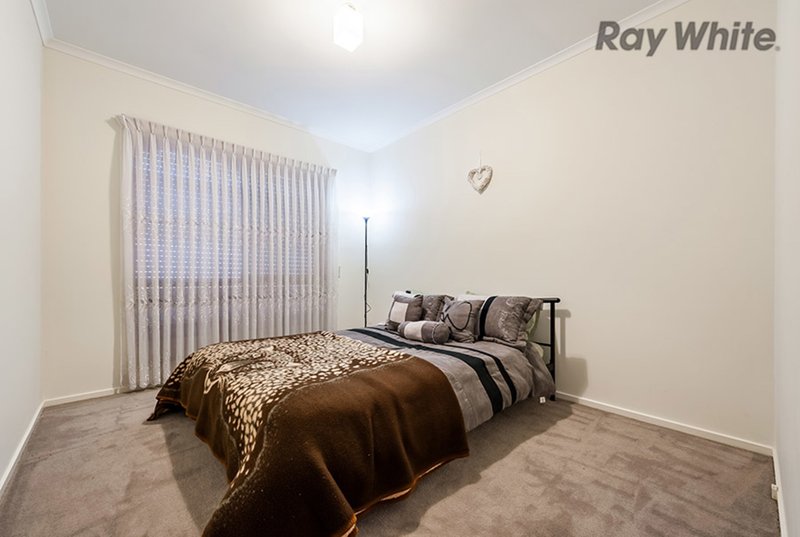 Photo - 42 Shakespeare Drive, Delahey VIC 3037 - Image 9