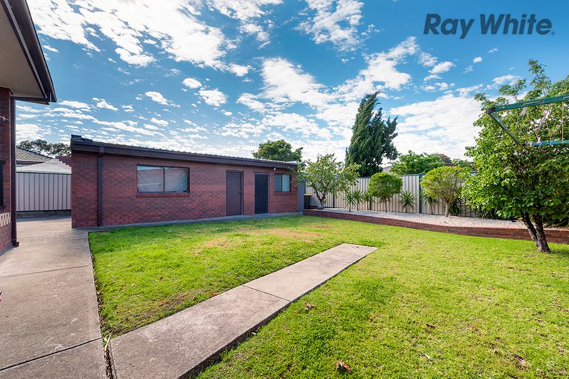 Photo - 42 Shakespeare Drive, Delahey VIC 3037 - Image 10