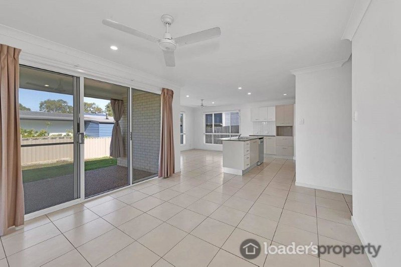 Photo - 42 Sienna Boulevard, Ashfield QLD 4670 - Image 3