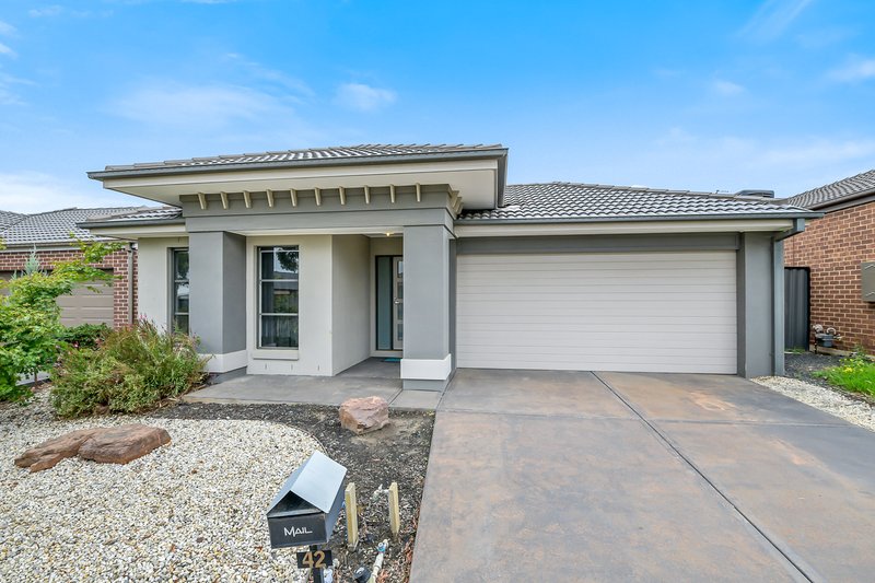 Photo - 42 Sienna Way, Pakenham VIC 3810 - Image 2