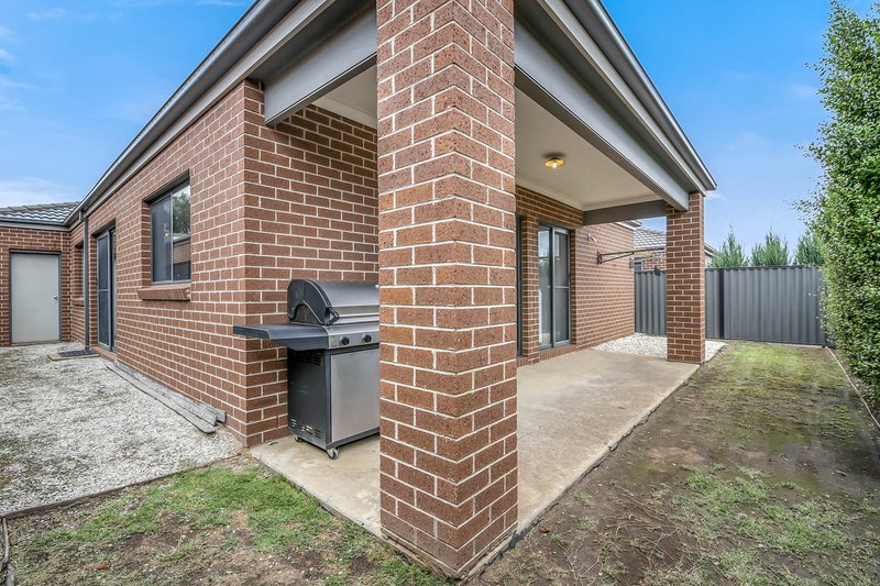 Photo - 42 Sienna Way, Pakenham VIC 3810 - Image 12