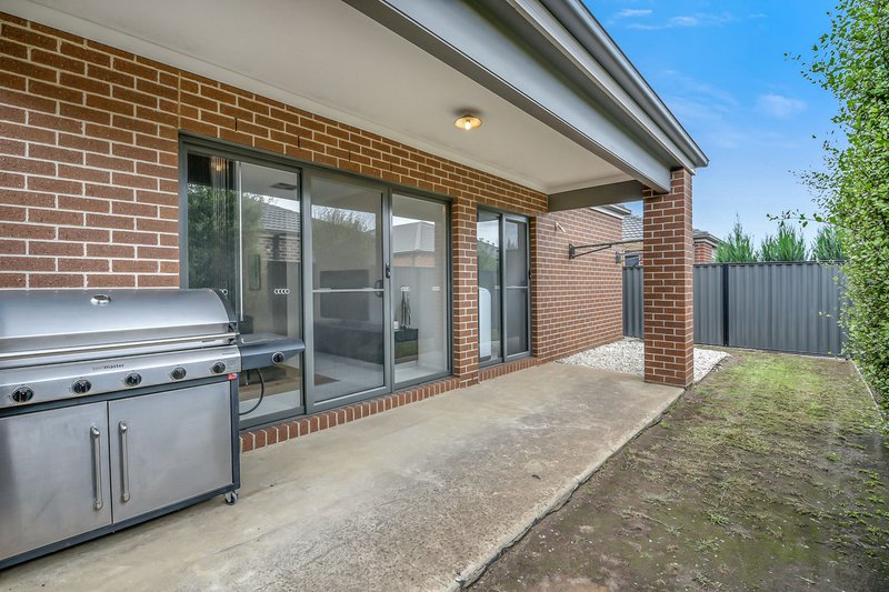 Photo - 42 Sienna Way, Pakenham VIC 3810 - Image 13