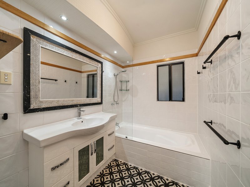 Photo - 42 Sorrento Street, Margate QLD 4019 - Image 9